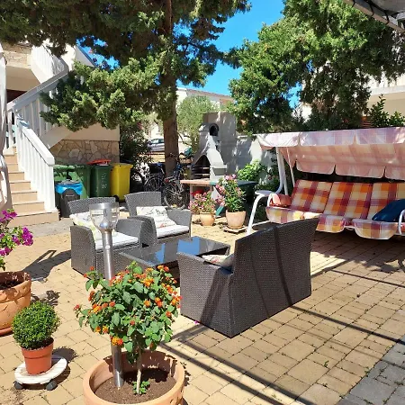 House Apartman *