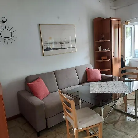 Διαμέρισμα House